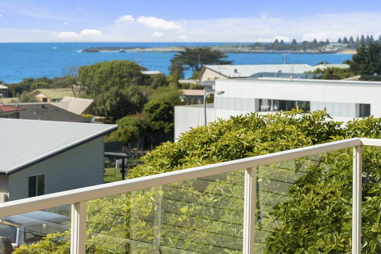 Seaview on Seaview – Exceptional & Spacious With Sensational Views