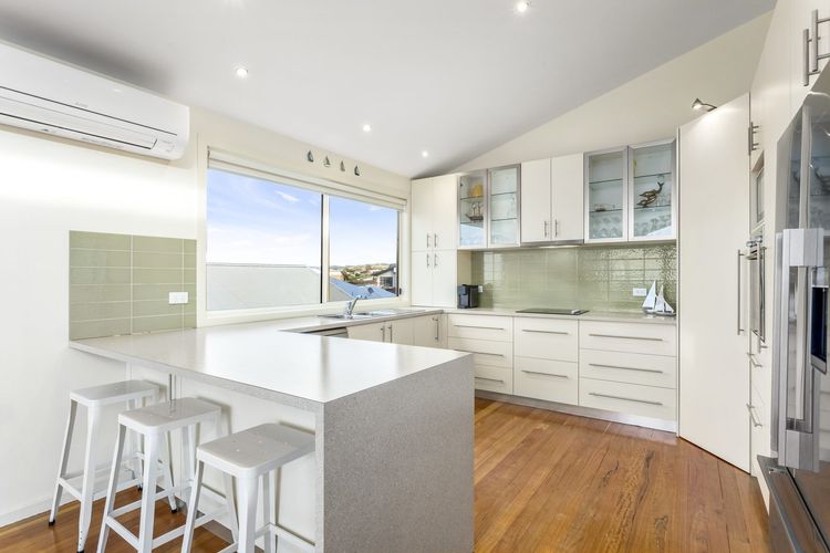 Seaview on Seaview – Exceptional & Spacious With Sensational Views