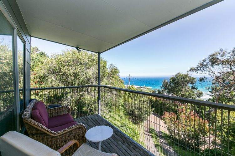 Shorebreak – Listen To The Waves