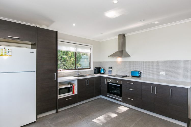 Shorebreak – Listen To The Waves