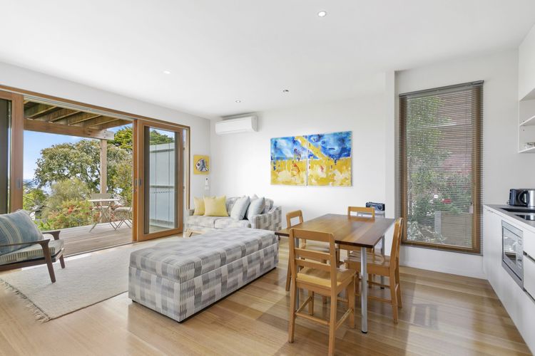 Silver Birches – Stroll To Town