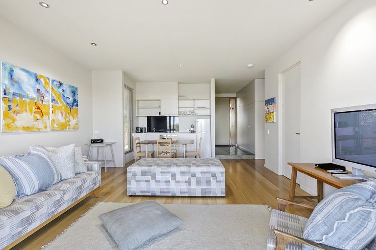 Silver Birches – Stroll To Town