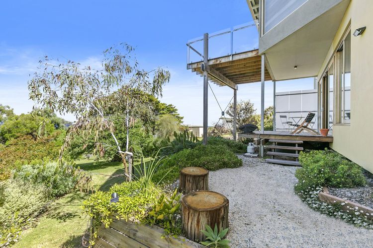 Silver Birches – Stroll To Town