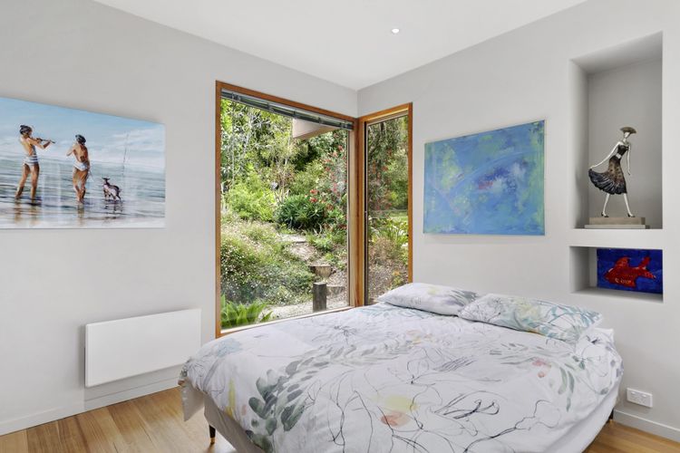 Silver Birches – Stroll To Town