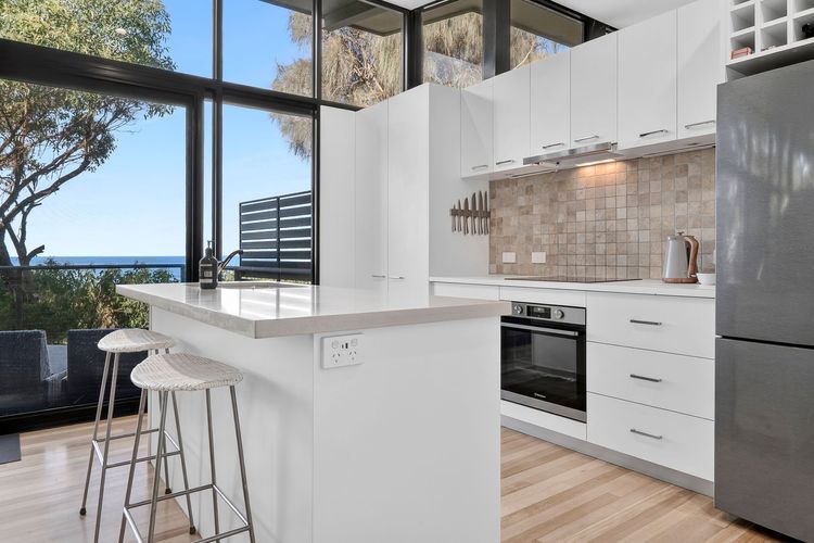 Skenes Beach House – Stunning Ocean Views Amongst A Natural Bush Setting