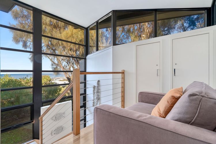 Skenes Beach House – Stunning Ocean Views Amongst A Natural Bush Setting