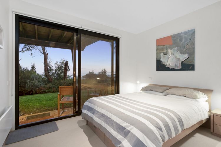 Skenes Beach House – Stunning Ocean Views Amongst A Natural Bush Setting