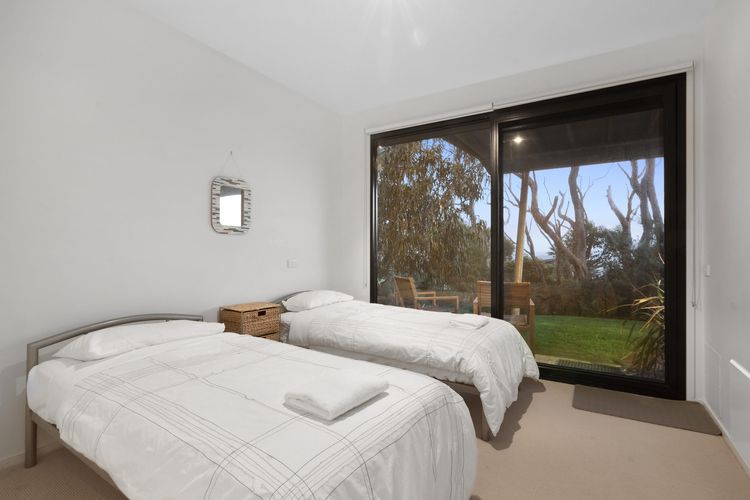Skenes Beach House – Stunning Ocean Views Amongst A Natural Bush Setting