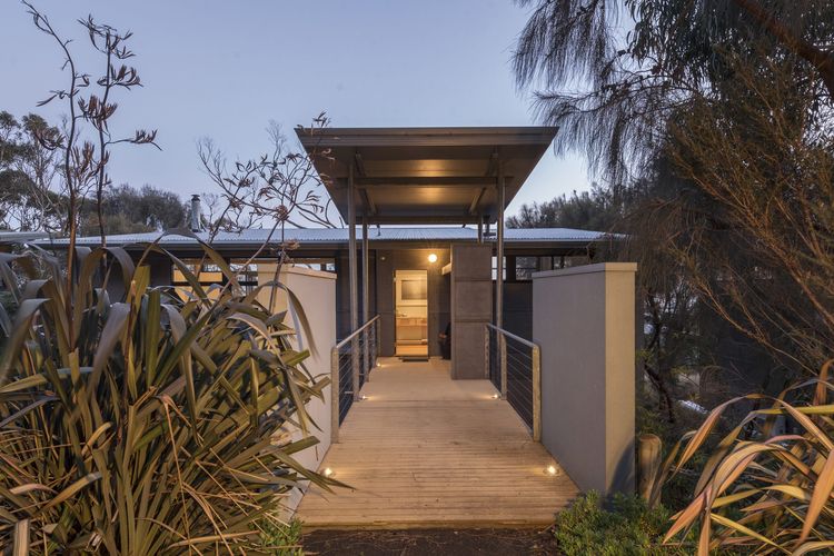 Skenes Beach House – Stunning Ocean Views Amongst A Natural Bush Setting