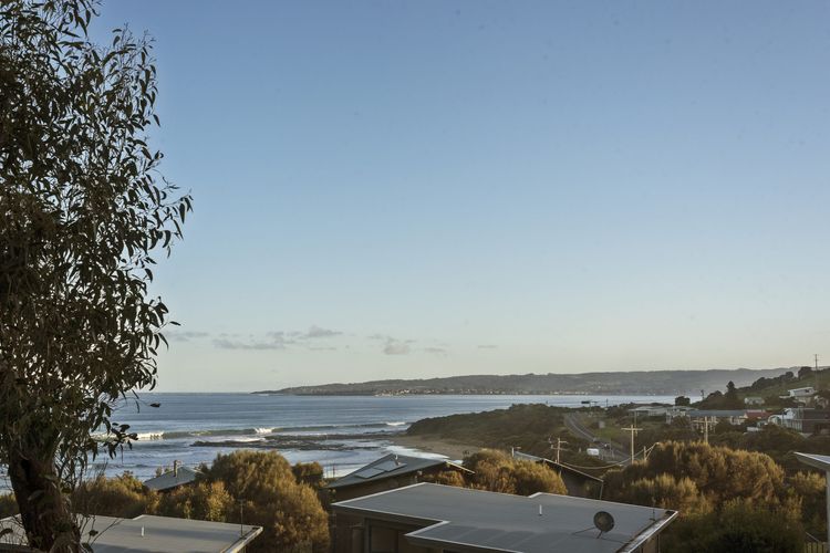 Skenes Beach House – Stunning Ocean Views Amongst A Natural Bush Setting