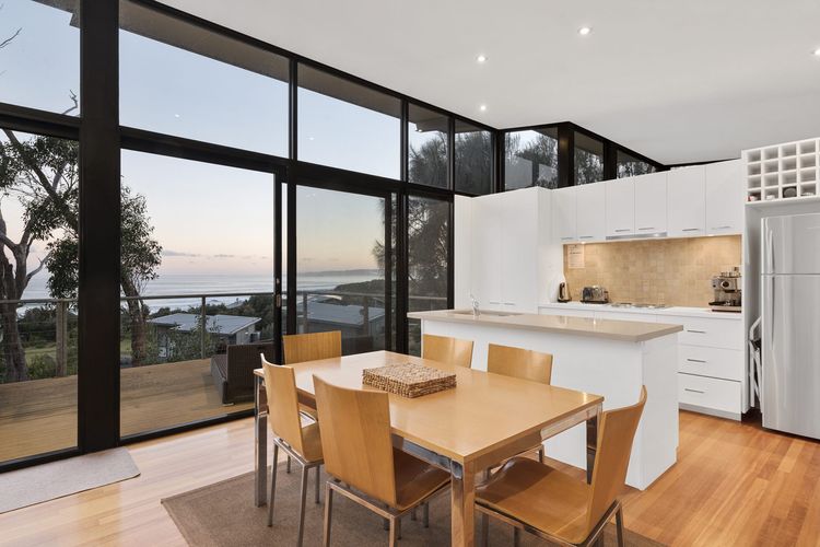 Skenes Beach House – Stunning Ocean Views Amongst A Natural Bush Setting