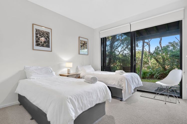 Skenes Beach House – Stunning Ocean Views Amongst A Natural Bush Setting
