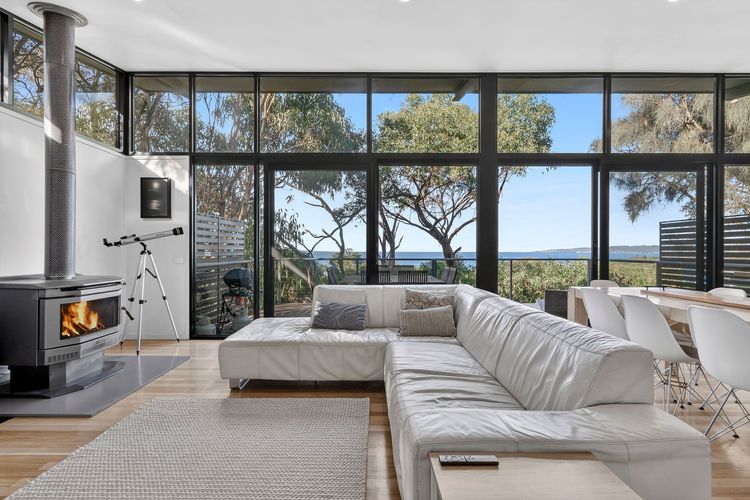 Skenes Beach House – Stunning Ocean Views Amongst A Natural Bush Setting
