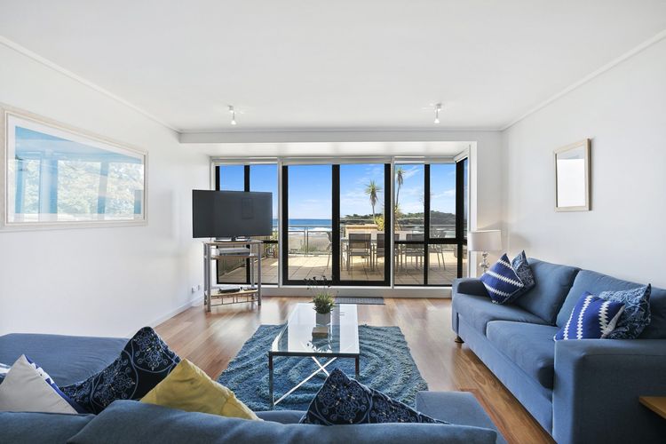 Apartment 11 Pacific Apartments