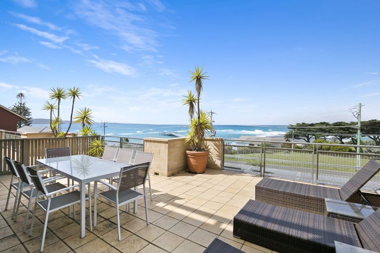 Apartment 11 Pacific Apartments