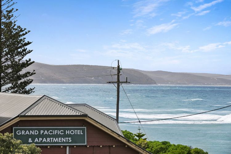 Apartment 11 Pacific Apartments