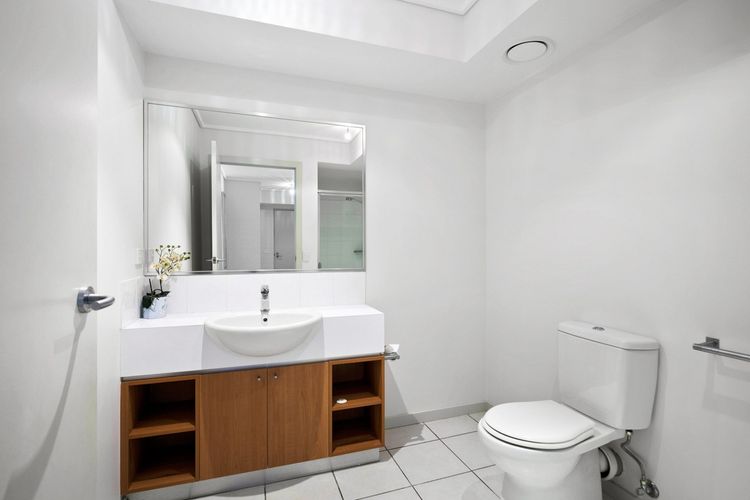 Apartment 11 Pacific Apartments