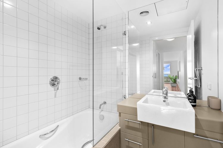 Point Grey Apartment 16