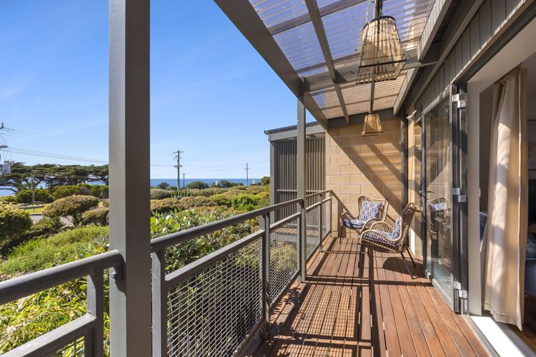 Apartment 5 Pacific Apartments