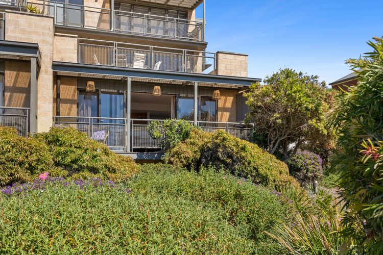 Apartment 5 Pacific Apartments