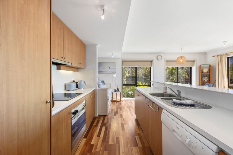 Apartment 5 Pacific Apartments