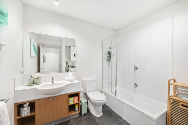 Apartment 5 Pacific Apartments