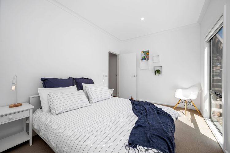 Queen bed and a built-in robe