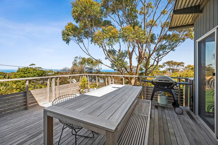 Large front and rear sun decks,