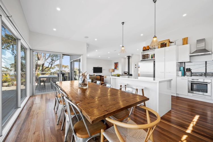 A modern well-appointed kitchen - an entertainer’s delight!