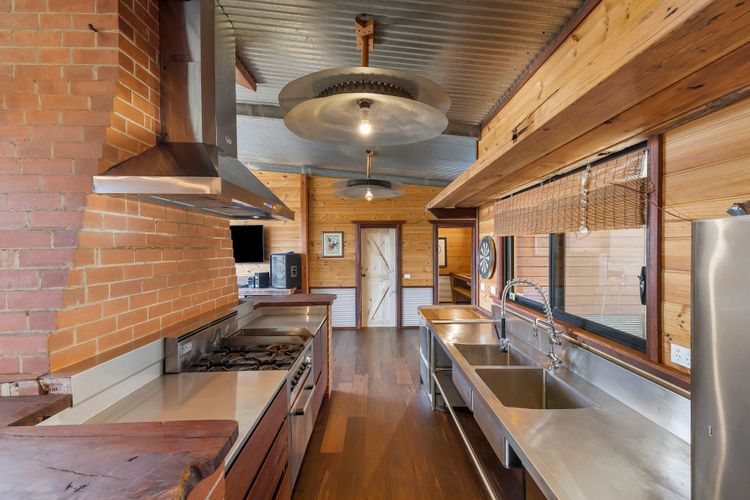 Old farm-house style, fully equipped kitchen