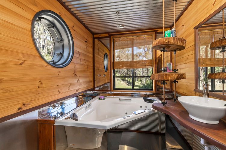 Ensuite with spa bath