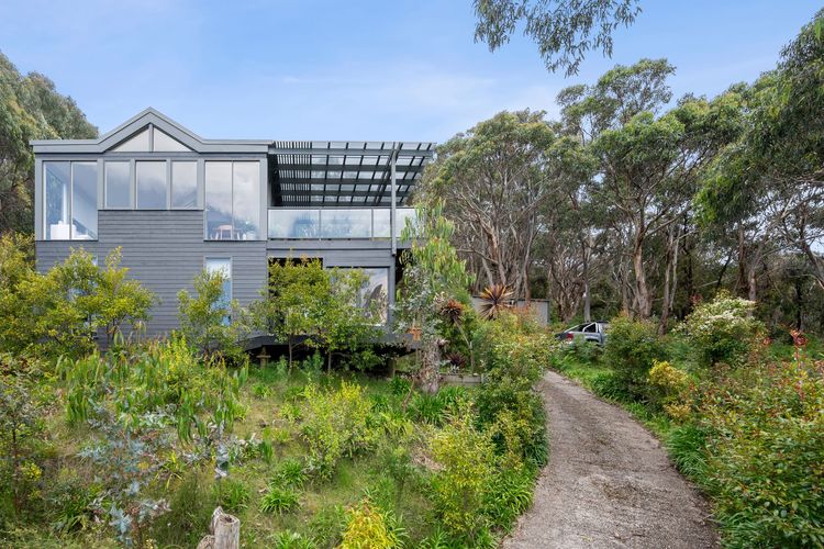 From the outside, it’s difficult not to be smitten with its modern appeal and huge glass windows. Inside, there are windows almost everywhere to ensure that you don't miss out on any of the panoramic views of the surroundings.