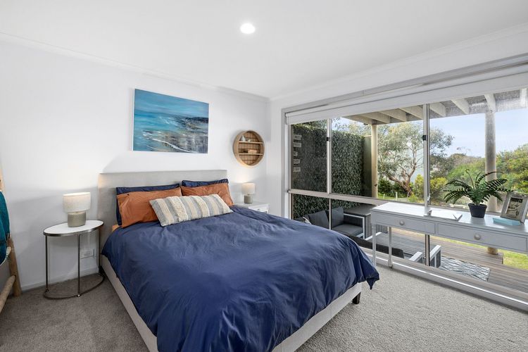 Queen bed with walk-in robe