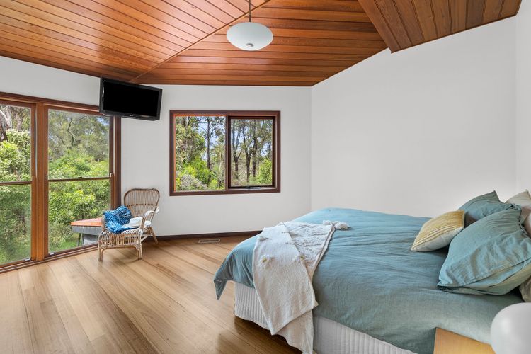 Bedroom 1: Queen bed, walk-in robe, TV, and ensuite with shower and toilet.