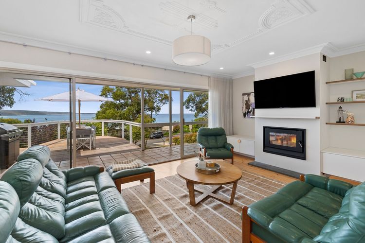 Living room with Wi-Fi and a smart TV with Netflix for your entertainment.