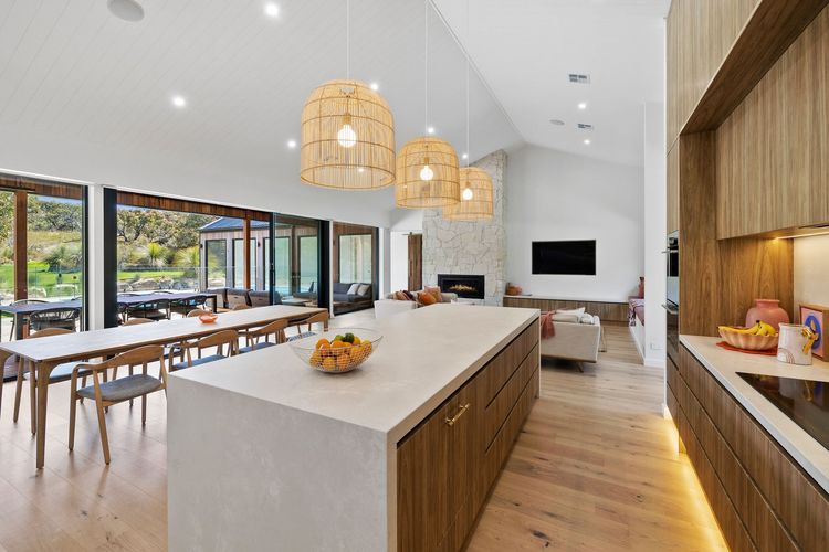 Its gourmet kitchen has all the modern amenities and equipment you need to prepare a feast.