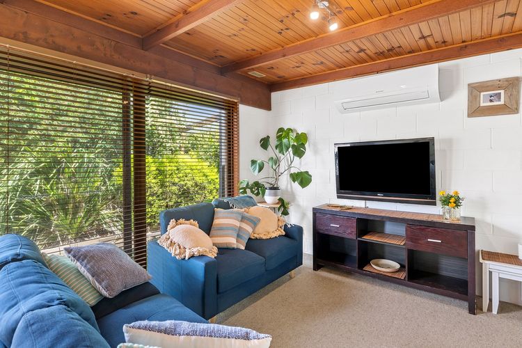 Cosy living room with a flat-screen TV