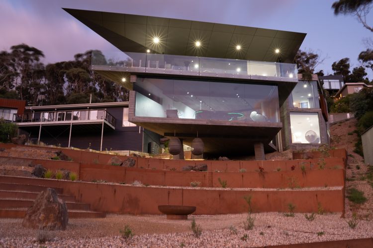 Architectural landscaping by award winning Paal Grant