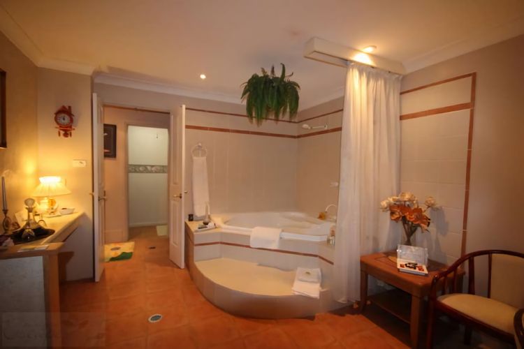 Kalimna Spa Room