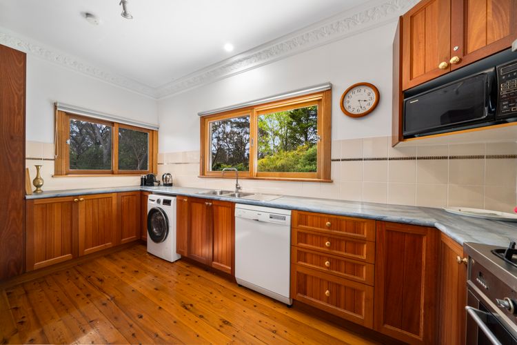 Banksia Tops