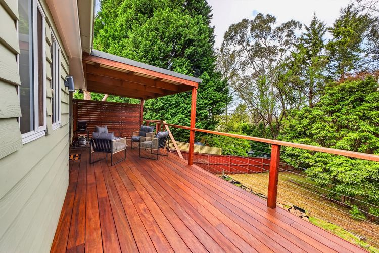 Two Decks on Bass | A simple Blue Mountains Escape