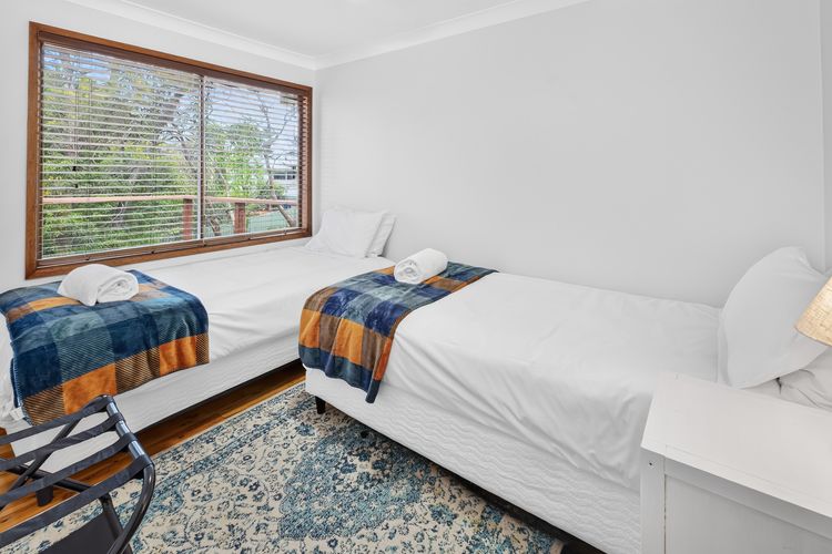 Two Decks on Bass | A simple Blue Mountains Escape