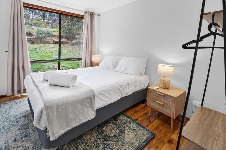 Two Decks on Bass | A simple Blue Mountains Escape