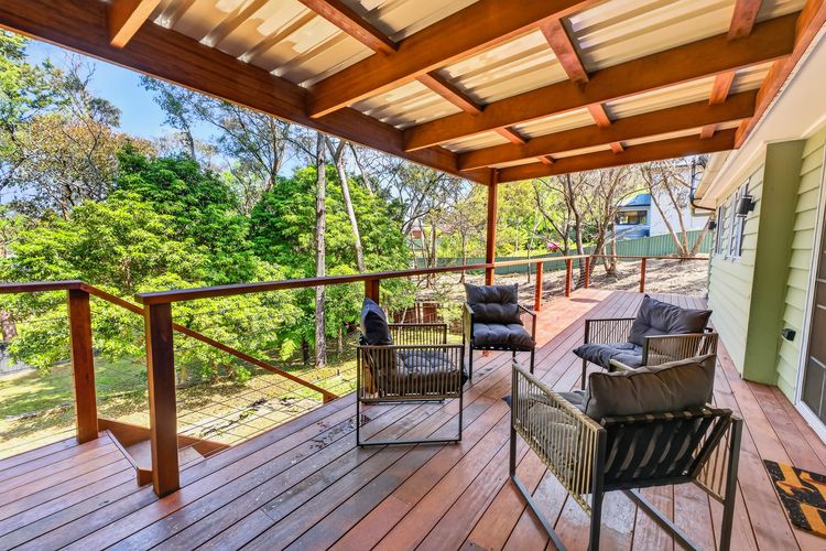Two Decks on Bass | A simple Blue Mountains Escape
