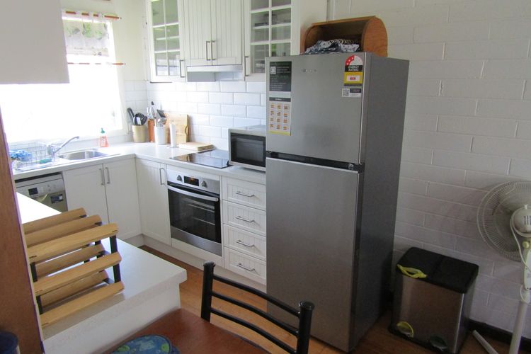 Honeysuckle Beach Cottage – Silverleaves