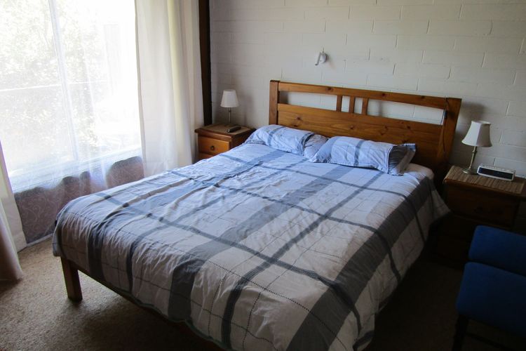 Honeysuckle Beach Cottage – Silverleaves