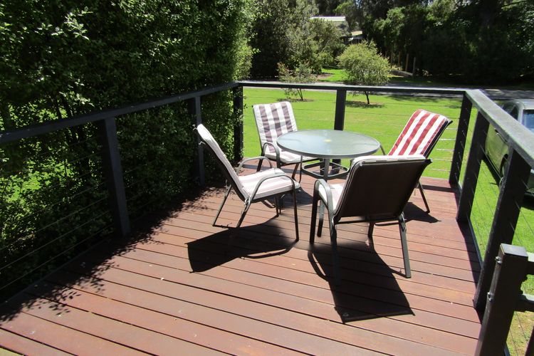 Honeysuckle Beach Cottage – Silverleaves