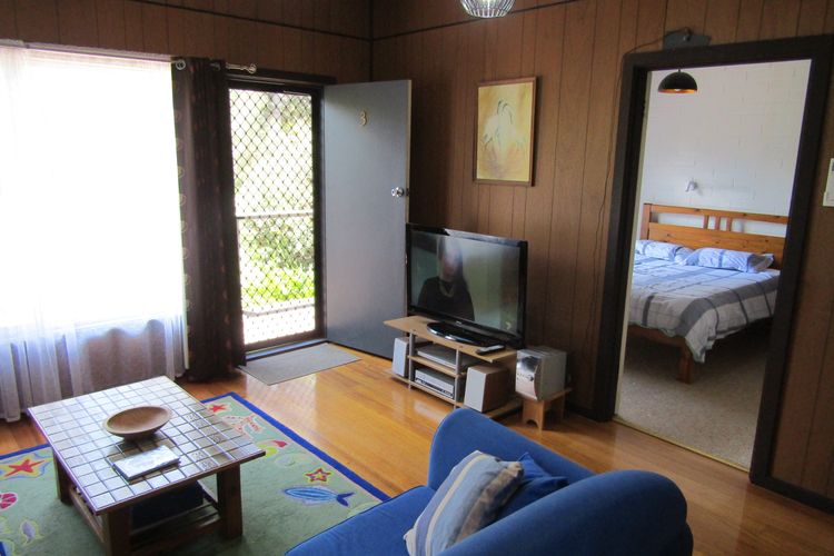Honeysuckle Beach Cottage – Silverleaves