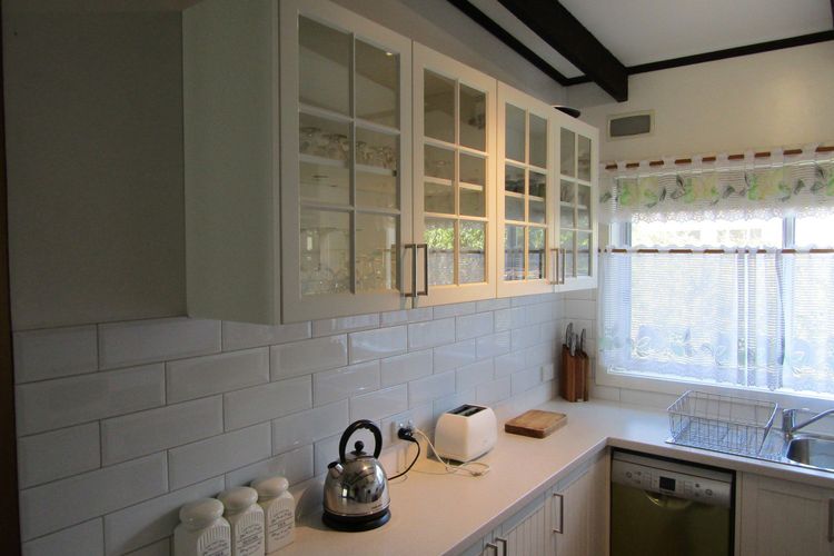 Honeysuckle Beach Cottage – Silverleaves