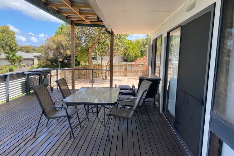 Settled In – Cozy Retreat with Deck